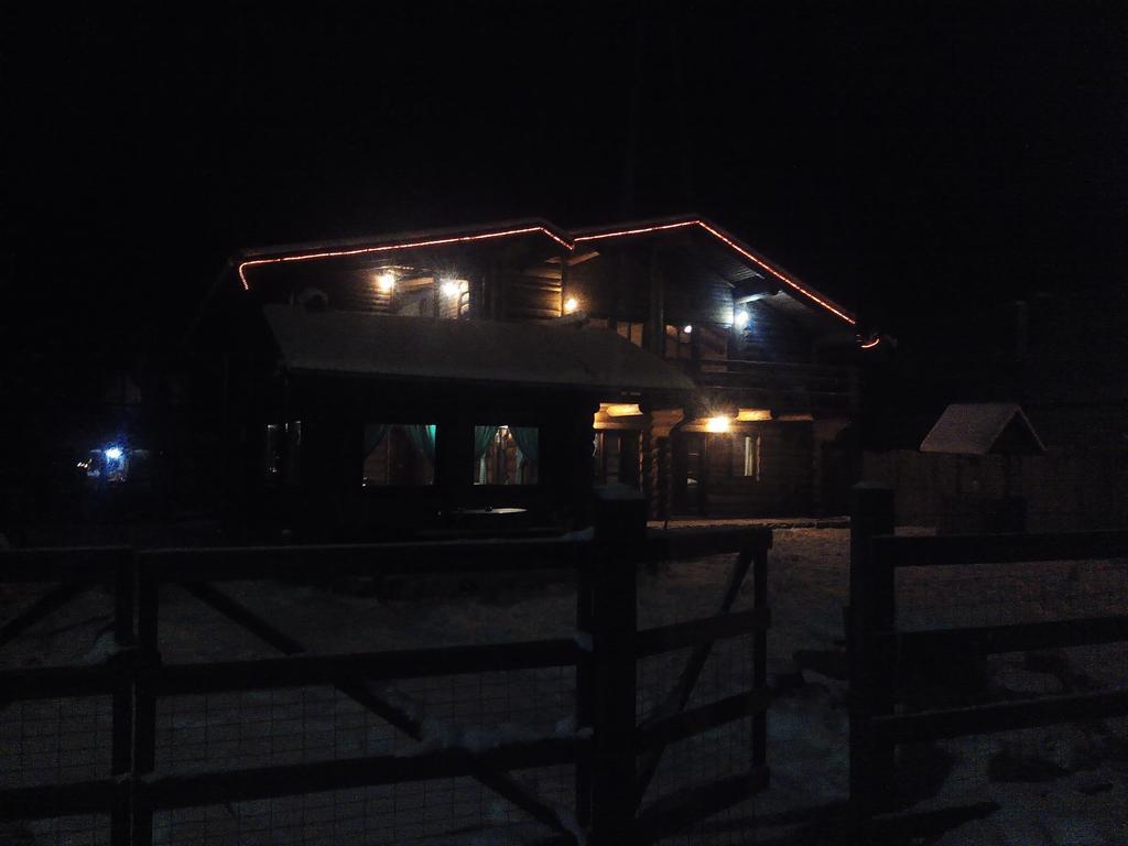 בית הארחה Sîmbăta de Sus 	Casa Muntelui - Sambata מראה חיצוני תמונה