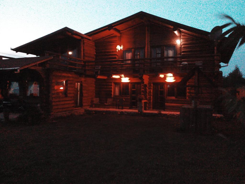 בית הארחה Sîmbăta de Sus 	Casa Muntelui - Sambata מראה חיצוני תמונה