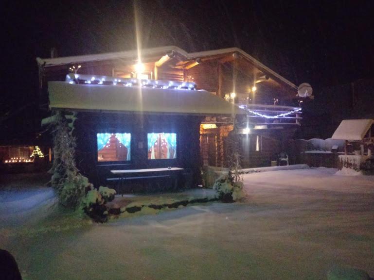 בית הארחה Sîmbăta de Sus 	Casa Muntelui - Sambata מראה חיצוני תמונה